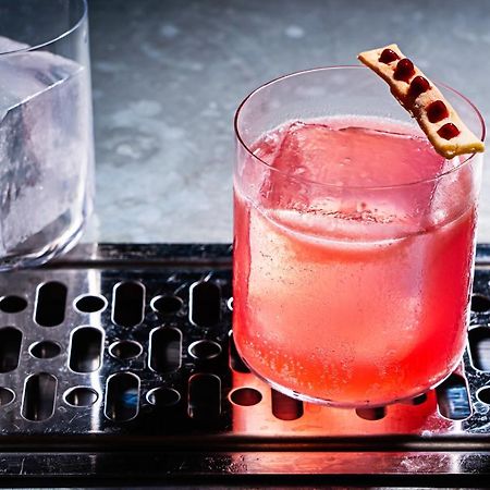 Riggs Washington Dc Hotell Exteriör bild A Pink Lady