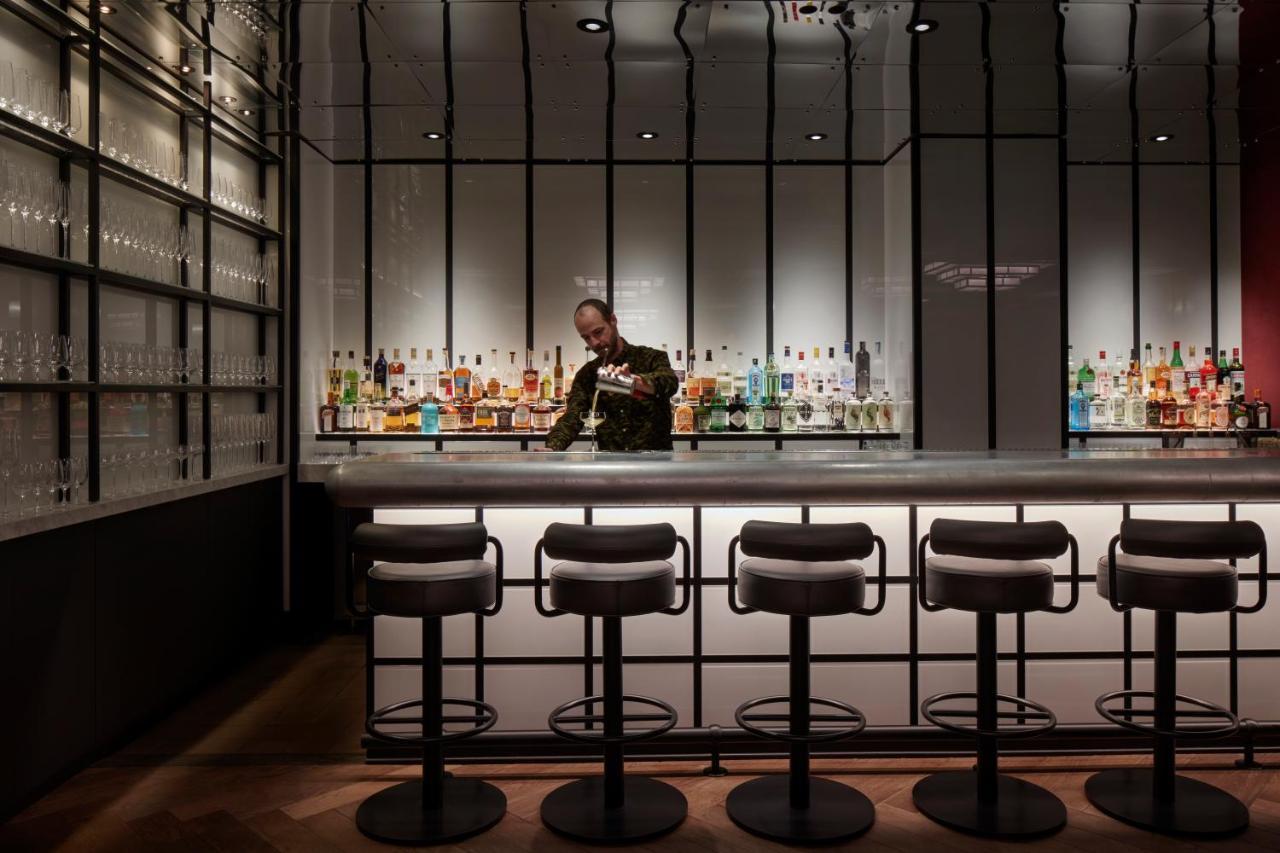 Riggs Washington Dc Hotell Exteriör bild The bar at the London Edition