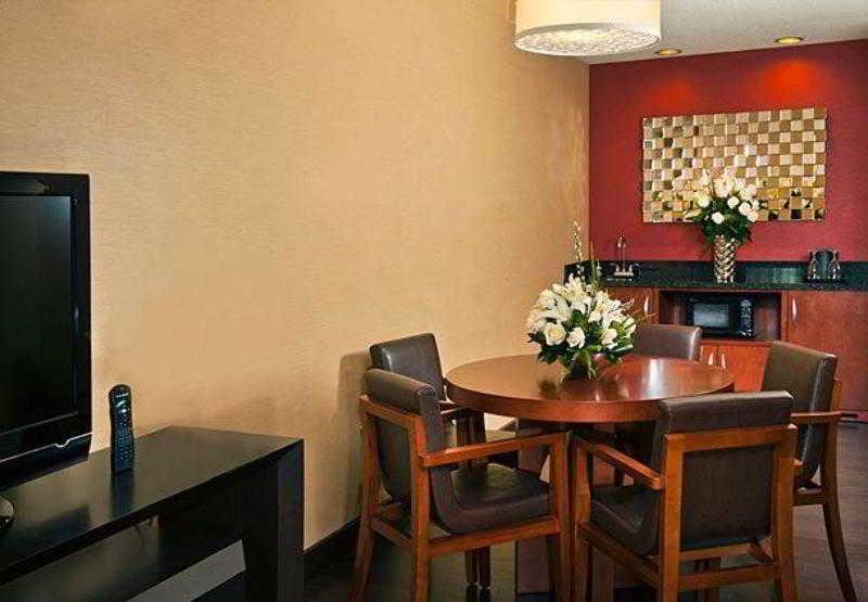 Riggs Washington Dc Hotell Exteriör bild A living room in a typical suite at the hotel